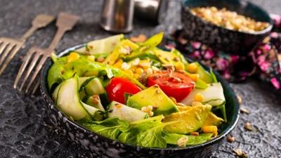 Spor sonras� t�ketin: Az kalorili, �ok besleyici salata tarifi