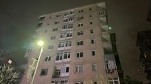 K���k�ekmece'de hareketli anlar... 5 katl� bina tahliye edildi