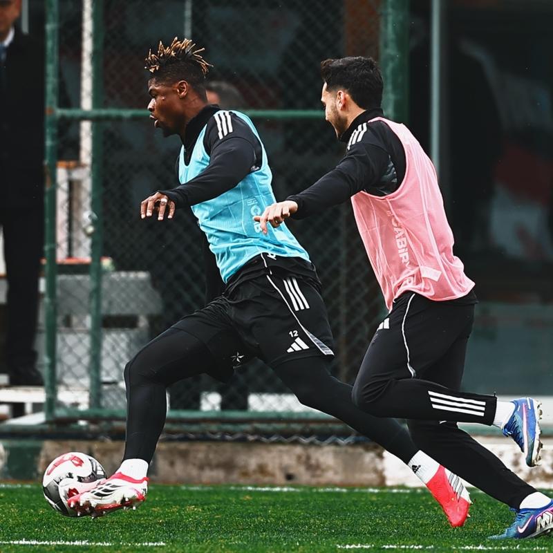 Be�ikta�'ta Ba�ak�ehir mesaisi tam gaz s�r�yor