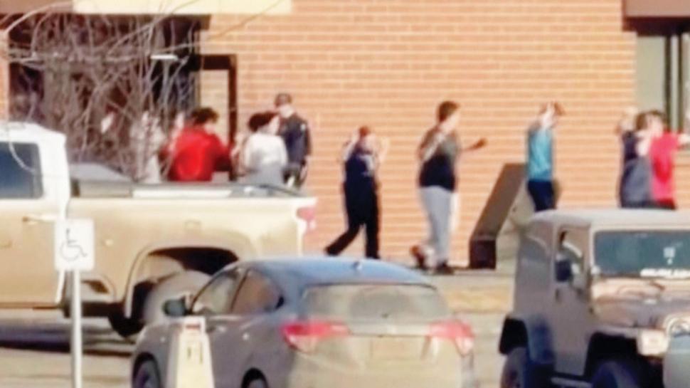 Lisede katliam! 10 �l� 27 ki�i yaral�