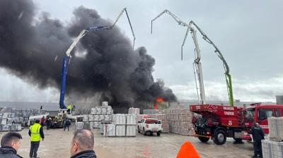 Depoda yang�n pani�i! �ok say�da ekip sevk edildi