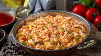 Ekmek bana bana yiyeceksiniz! Nefis biberli menemen tarifi