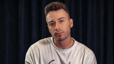 �nternet �nl�lerine soru�turma! Enes Batur havaalan�nda g�zalt�na al�nd�