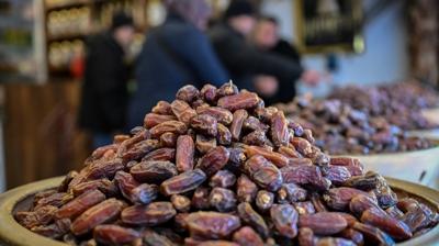 Ramazan ay�n�n g�zdesi hurma tezgahlardaki yerini ald�