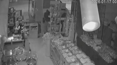 �ofben, priz, kablo... �� yerlerine giren h�rs�zlar ne bulduysa �ald�