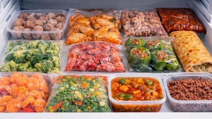 Buzlu�unuzda ramazan kurtar�c�lar�: �ftar haz�rl���n� 15 dakikaya iniyor! Dondurucu �efler � ba��nda