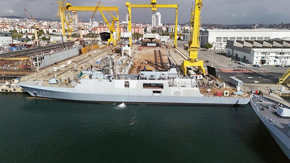 �Askeri gemiler sat�l�yor'