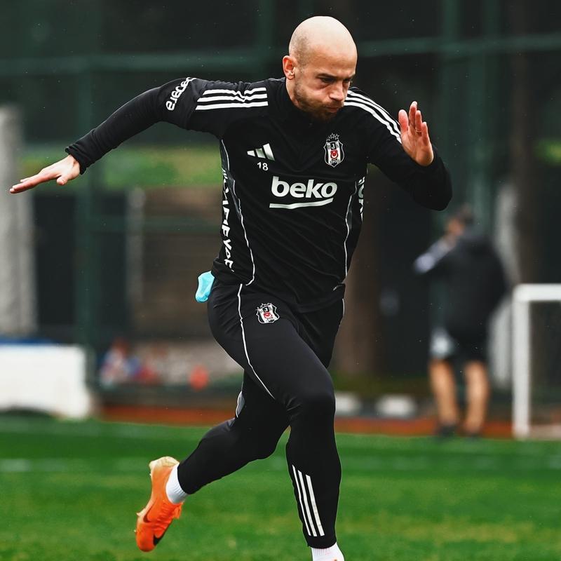 Be�ikta�'ta Ba�ak�ehir mesaisi s�r�yor