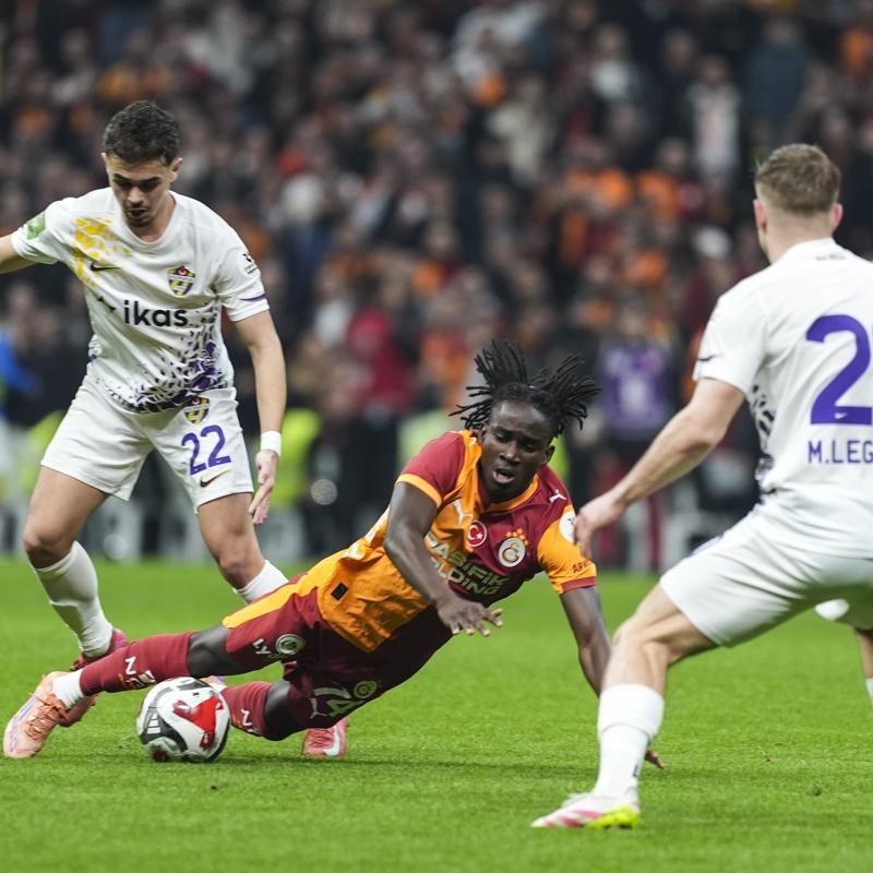 Galatasaray'�n gen� oyuncusu Renato Nhaga ilk ma��nda sahne ald�