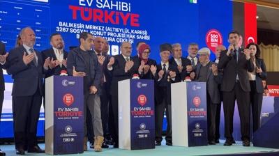 Binlerce aile i�in yeni ba�lang��: Bal�kesir'de 'Y�zy�l�n Konut Projesi' kuralar� �ekildi