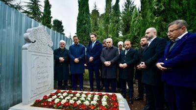 Eski �BB Ba�kan� Topba�, �stanbul'da kabri ba��nda an�ld�... 