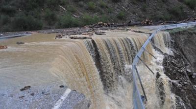 �zmir'i sa�anak vurdu! �demi�-Turgutlu yolunda ��kme meydana geldi
