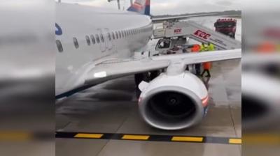 Tehlike ucuz atlat�ld�! Kalk�� s�ras�nda u�a��n tekerleri ��kt�