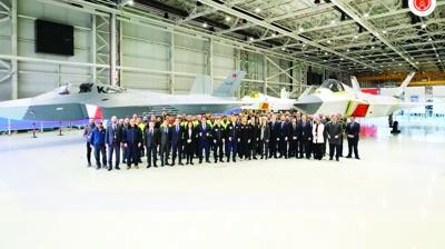 3 KAAN ayn� karede... Gurur pozu