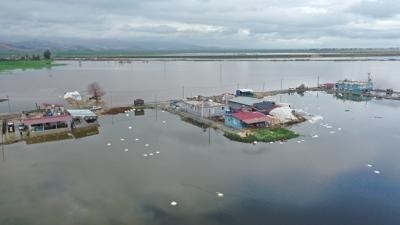 Hatay'da sa�anak evleri ve tarlalar� sular alt�nda b�rakt�