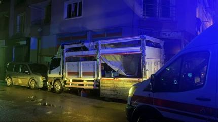 17 ya��ndaki �ocuk 4'�nc� kattan kamyonet kasas�na d��t�