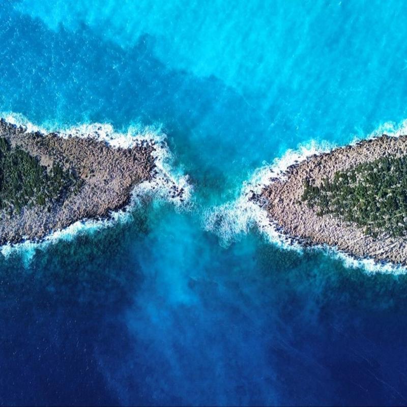 Kartpostall�k manzara: Kaputa�'ta do�an�n mavi g�sterisi