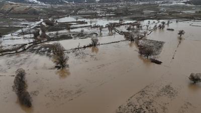 3 g�nd�r aral�ks�z ya�mur ya��yor! �ay ta�t�, araziler sular alt�nda kald�