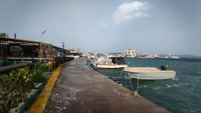 �zmir'de f�rt�na nedeniyle deniz ta�t�