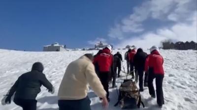 Uluda�'da k�zak facias�: Dereye u�an tatilciyi JAK kurtard�