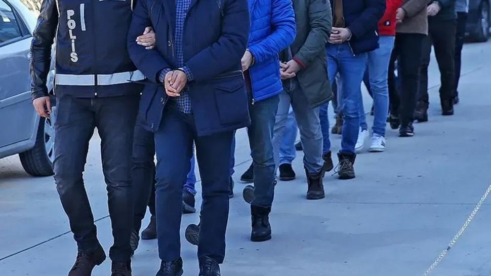 Vatanda��n kabusu oldular! 'FET� operasyonu' yalan�yla kap�dan alt�n toplad�lar