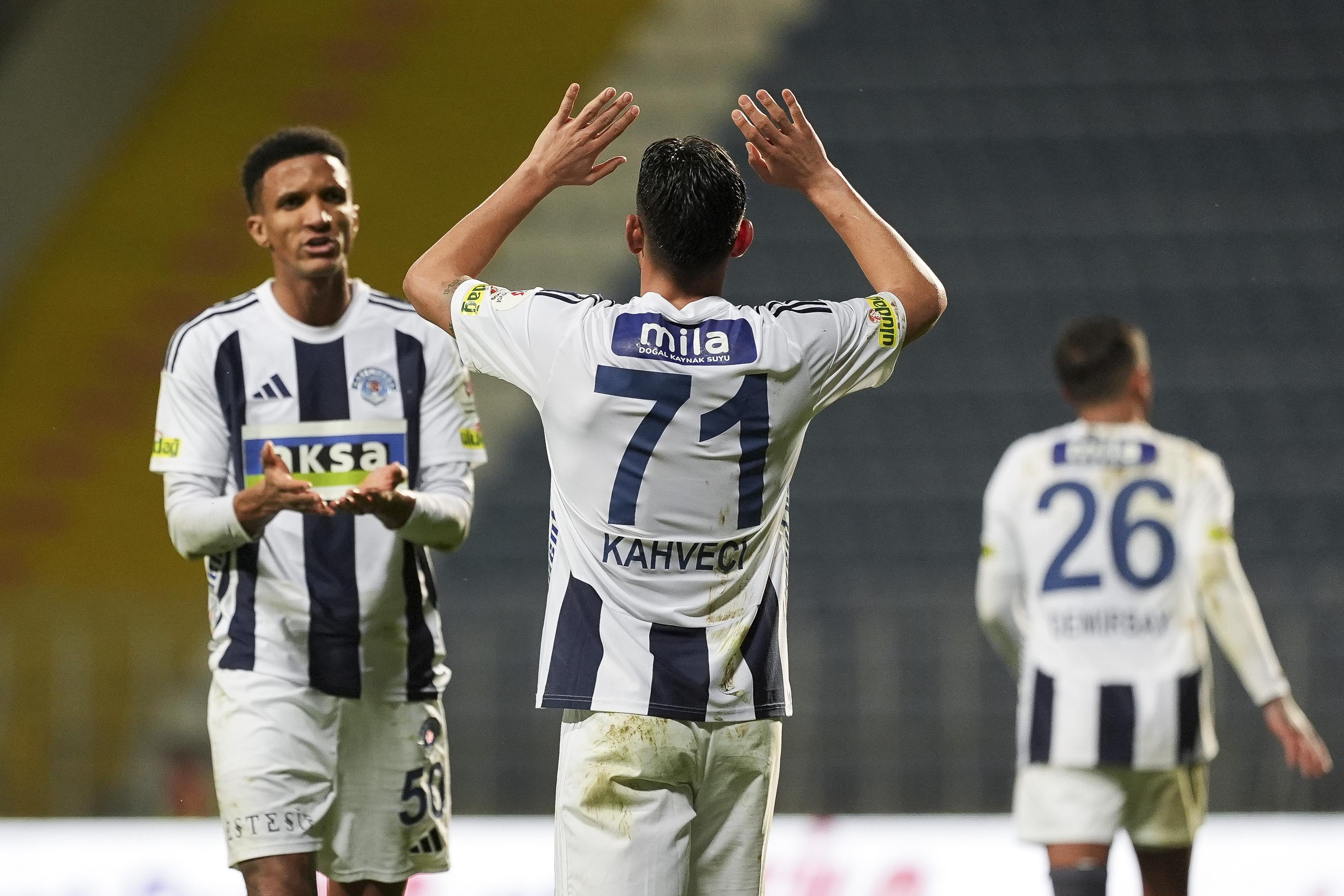 Kasımpaşa, Emre Belözoğlu ile ilk galibiyetini aldı