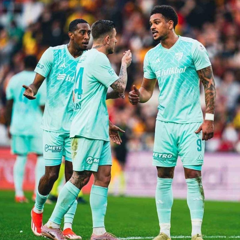 Kayserispor 5 ma� sonra puanla yeniden tan��t�