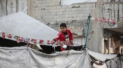 Enkazlar�n aras�nda Ramazan co�kusu... Gazze'de �ad�rlar s�slendi