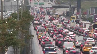 �stanbul'da sabah kabusu: Trafik y�zde 80'e dayand�