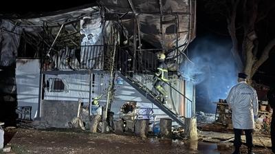 Prefabrik evde can pazar�: Kar� koca yanarak �ld�