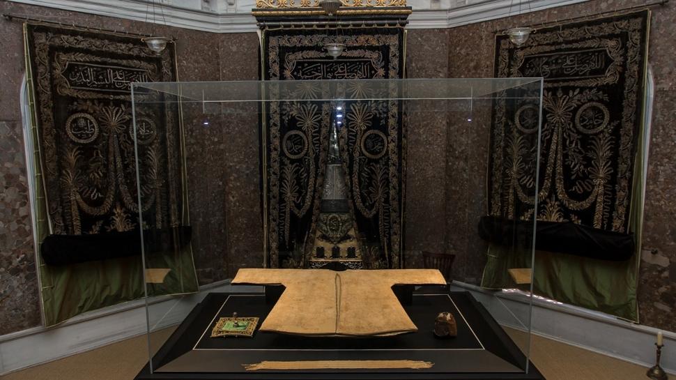 Bir Ramazan gelene�i: Hazreti Muhammed'in H�rka-i �erif'ini ziyaret