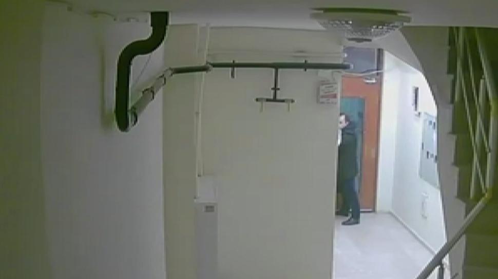 Esenyurt'ta saldırıp para istedikleri adam böyle apartmana sığındı