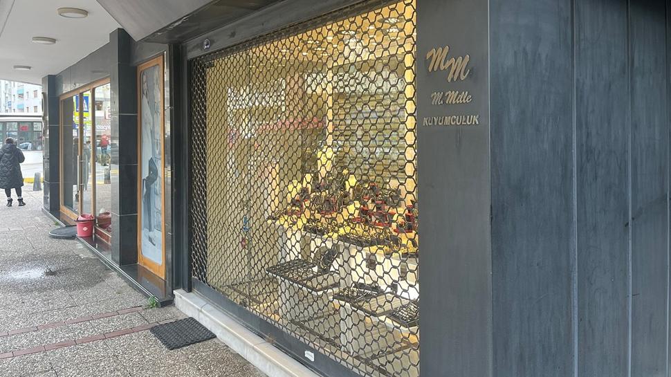 Kuyumcuya silahlı soygun girişimi