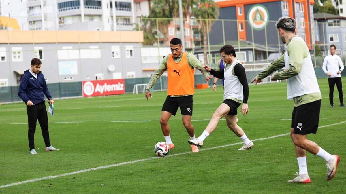 Alanyaspor ma��  Ba�ak�ehir kar��la�mas�  Trendyol S�per Lig foto�raflar� resimleri