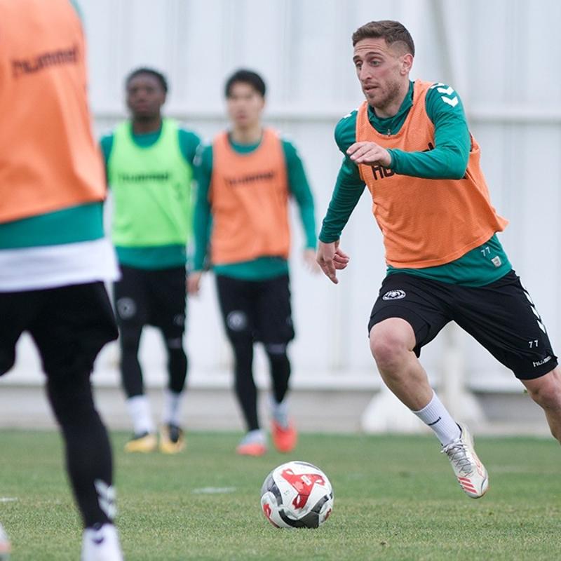 Konyaspor, Galatasaray mesaisini s�rd�r�yor