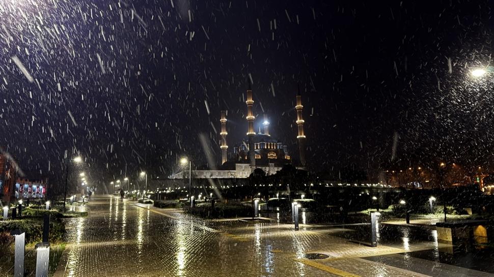 Sıcaklık düştü, Edirne güne karla uyandı