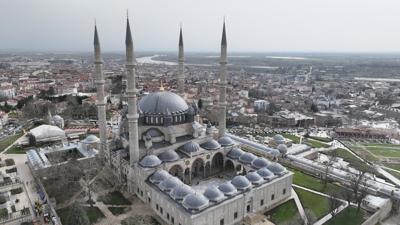 Selimiye Camisi tam kapasite ibadete a��ld�