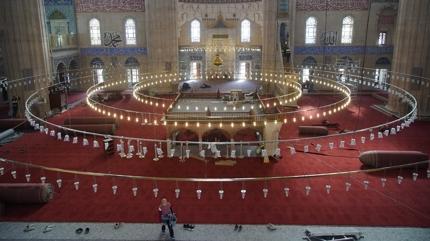 Ramazan dokunu�u! Selimiye'ye 729 bin ilmekli �zel hal�