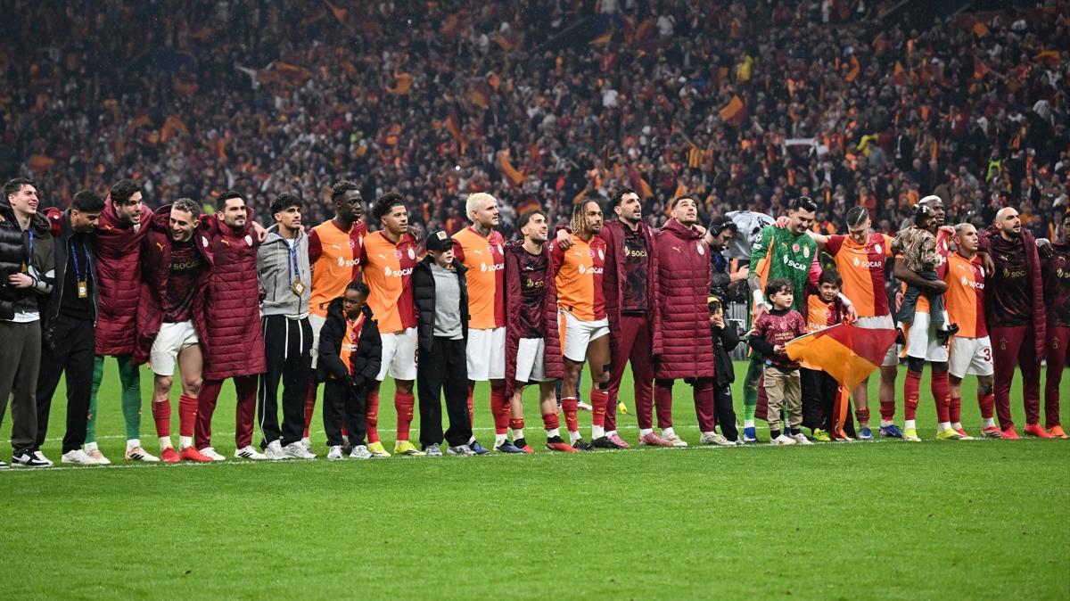 Galatasaray  �ampiyonlar Ligi  T�rk tak�m� foto�raflar� resimleri