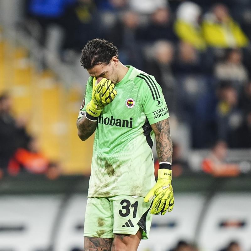 Fenerbah�e, bu sezon ilk kez sahas�nda 3 gol yedi