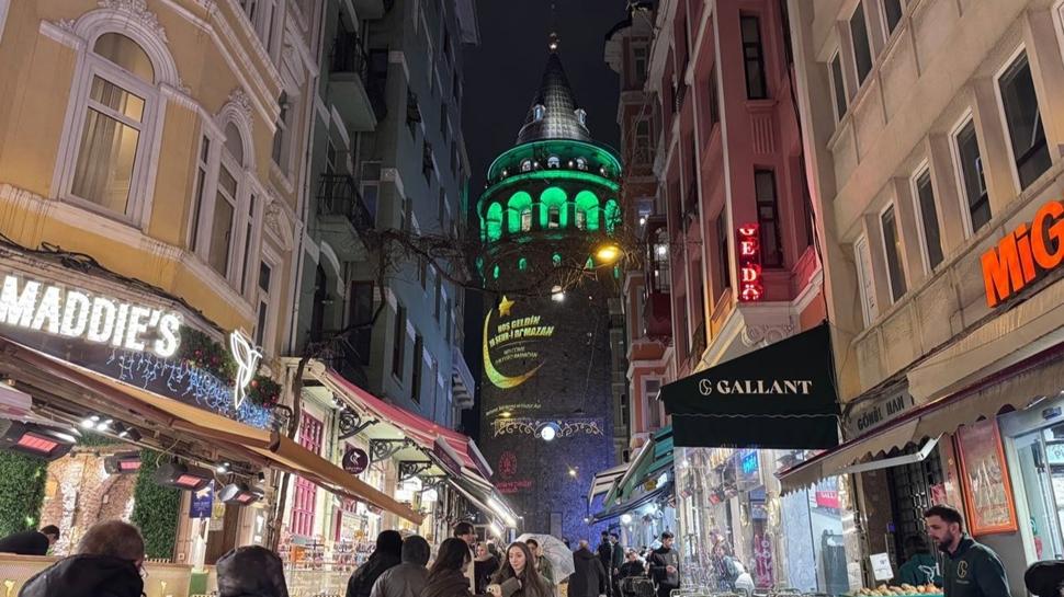 İstanbul'un simgesi Galata Kulesi'nde Ramazan ışıltısı... İlgi odağı oldu
