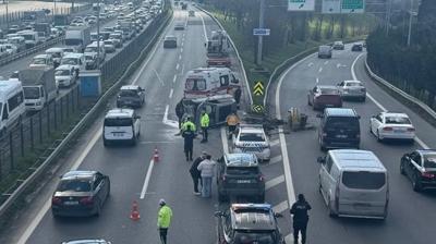 Esenler'de feci kaza: Kontrol� kaybeden s�r�c� bariyere �arpt�