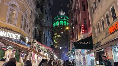 �stanbul'un simgesi Galata Kulesi'nde Ramazan ���lt�s�... �lgi oda�� oldu