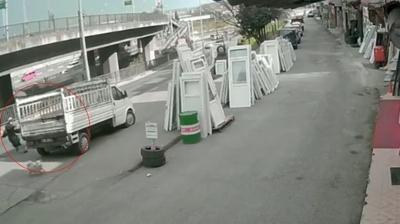 Sahipsiz k�pek facias�! �niversiteli gen� a��r yaral�