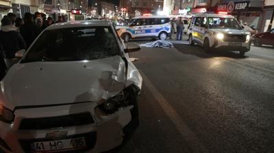 Sivas'ta ac� olay... Teravihe giderken araba �arpt�