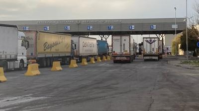 T�rkiye'den ka��r�l�yordu kom�uya tak�ld�