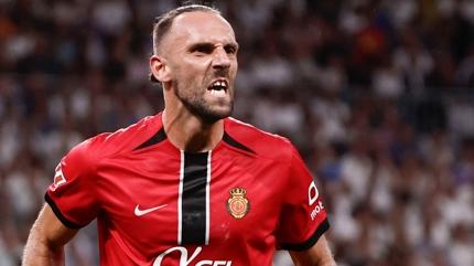 Vedat Muriqi tarihe ge�ti