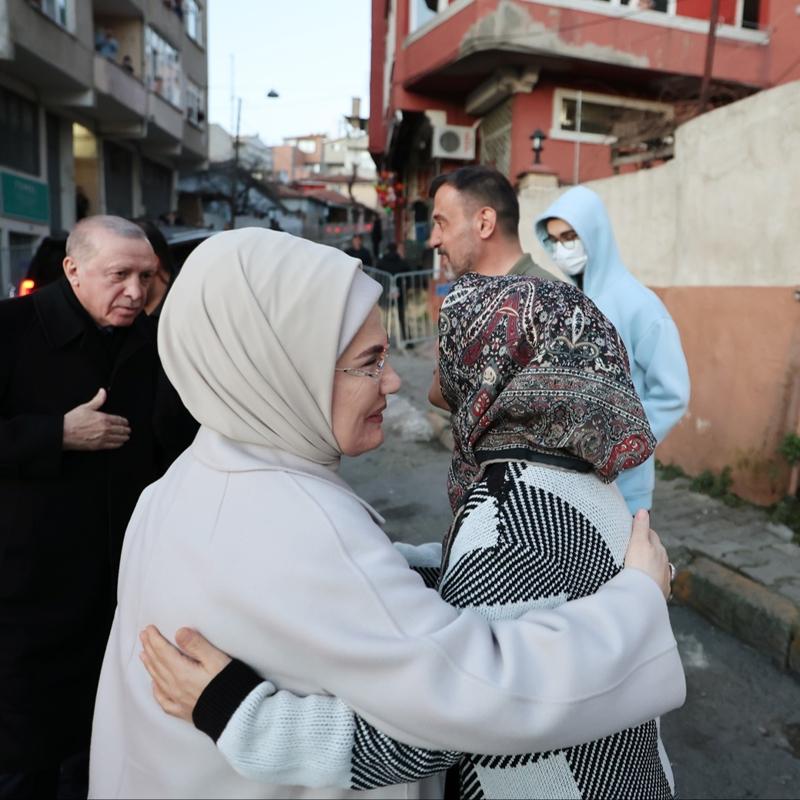 Emine Erdo�an'dan iftar sofras�na konuk olduklar� Kayac�k ailesine te�ekk�r payla��m�