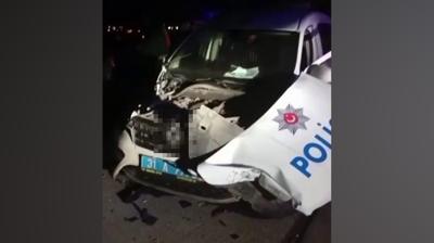 Hatay'da alkoll� s�r�c� deh�eti: 2 polis yaraland�