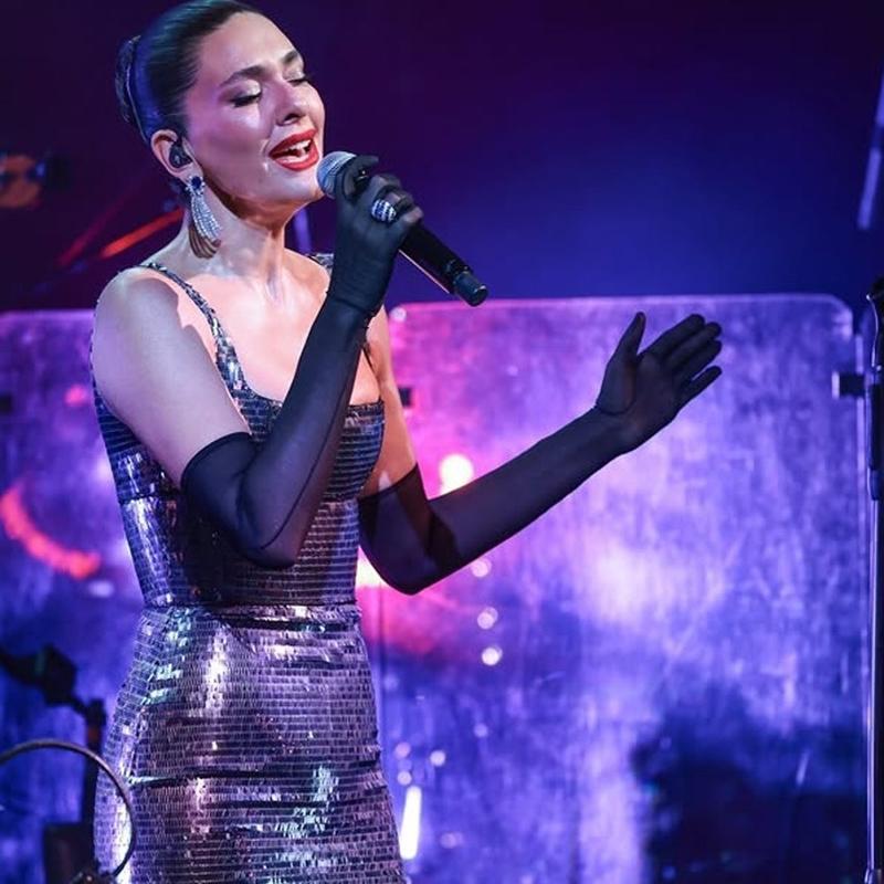 Y�llar sonra sahneye ��kt�! �tiraf� g�ndem oldu